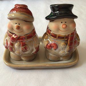 Snowman Glazed Ceramic Salt & Pepper Shakers with Tray